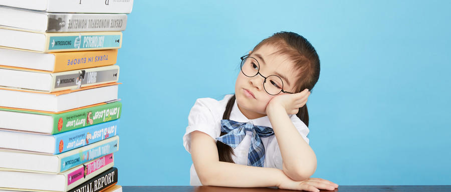 斜視會(huì)并發(fā)哪些容易混淆的疾?。?></div>
			<div   id="h7zz9ppzjzvf"   class="me_info">
				<div   id="h7zz9ppzjzvf"   class="info_des">可發(fā)生以下并發(fā)癥： 大部分斜視患者都同時(shí)患有弱視。由于斜視患者長(zhǎng)期一只眼注視，另一只眼將造成廢用性視力下降或停止發(fā)育，日后即便戴合適的眼鏡，視力也不能達(dá)到正常。 在...</div>
				<div   id="h7zz9ppzjzvf"   class="info_more"><li ><a href=